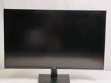 un écran d'ordinateur posé sur un support, sur une surface blanche