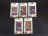 quatre paquets de cartes à collectionner Pokémon sur fond noir