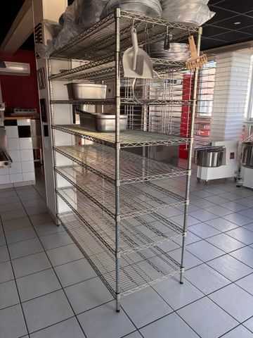 Deux étagères tréfils galvanisées. Frais en sus 14.28%. TVA Récup...
