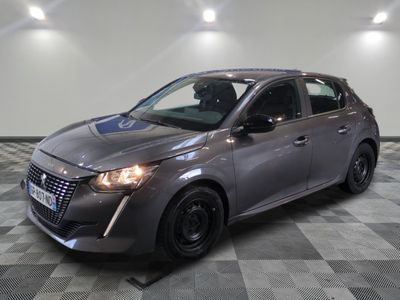 la photo d'une voiture garée dans un garage