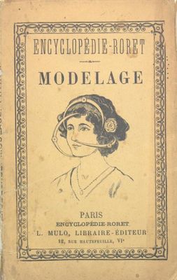 un vieux livre avec l'image d'une femme portant un chapeau