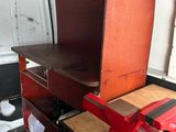 un établi à l'arrière d'une camionnette