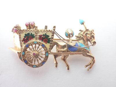 Broche en or, émail et pierres, à décor de calèche, poids : 10,7 grs T - Photo 1