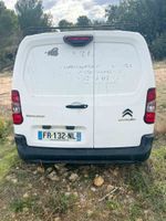 CTTE CITROEN Berlingo de couleur blanche … (photo 3)