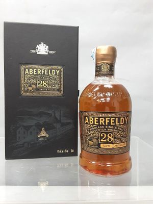 une photo d'une bouteille d'Aberfeldy 25 ans d'âge