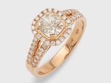 un gros plan d'une bague en diamant avec un diamant central