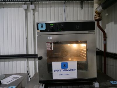 1 Etuve Memmert 71x55xh 81