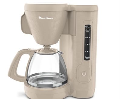 une image d'une cafetière sur fond blanc