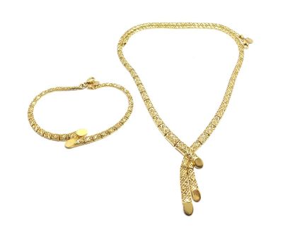 un ensemble composé d'un collier et d'un bracelet en or, muni d'un fermoir en or