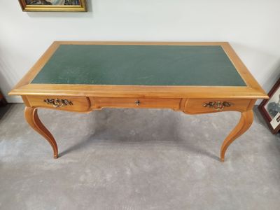 a small table with a green top on a carpeted floor