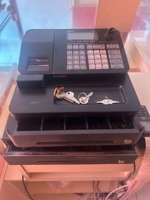 Une caisse enregistreuse manuel CASIO SE-S100 avec un tiroir…