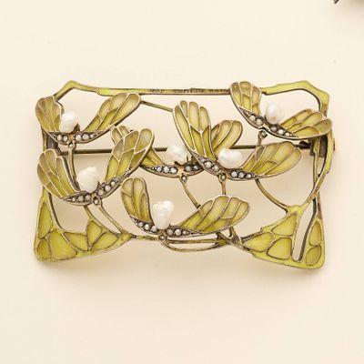 a brooch that is sitting on a table