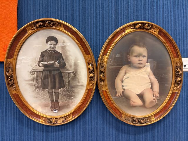 Lot de 2 Cadres photos dont 1 signé 