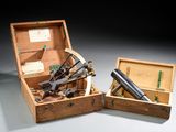 une image représentant une boîte en bois contenant un télescope