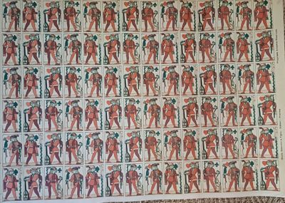 une photo d'une photo représentant un motif égyptien sur une feuille de papier