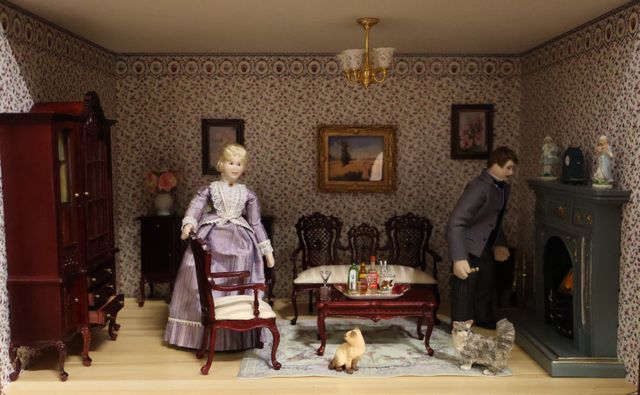Diorama. Composition miniature, dans une vitrine en bois, vitre e...