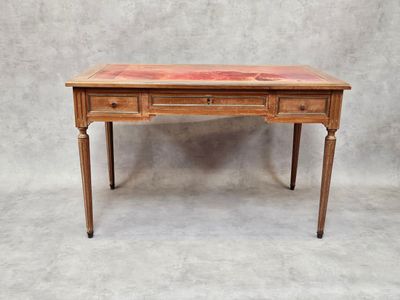 une petite table en bois avec un plateau en marbre et deux tiroirs