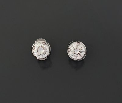 Paire de puces d'oreilles en or gris rhodié 18K 750 millième…