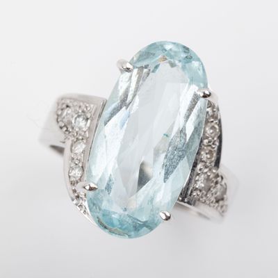 an oval aquamarinee and diamond ring set in 18k white gold