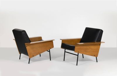 paire de fauteuils danois du milieu du siècle, avec des assises rembourrées en cuir noir