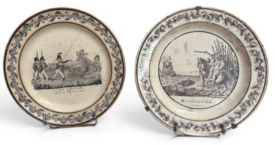 deux assiettes sur lesquelles figurent l'image d'un homme à cheval et celle d'un homme sur un cheval