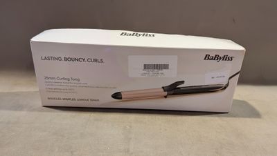 emballage d'un sèche-cheveux Babyliss posé sur une table