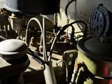un gros plan d'une machine sur laquelle est posé un récipient