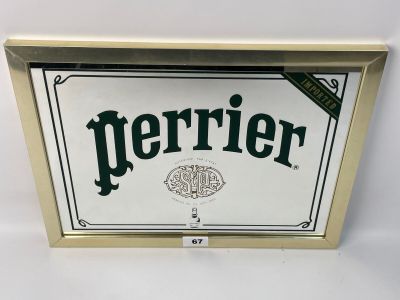 une photo d'un panneau sur lequel est inscrit « Perrier »