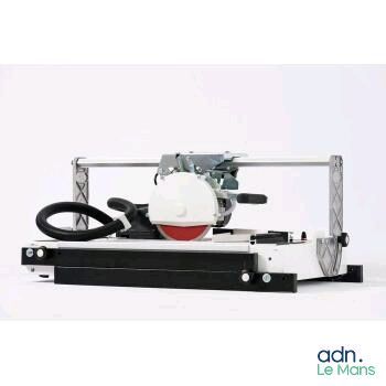 l'image d'une machine posée sur une table