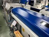de nombreuses machines qui se trouvent toutes ensemble dans une usine