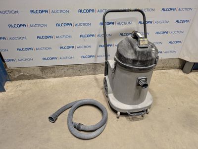 the vacuum is sitting on the floor next to a hose