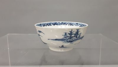 Bol en porcelaine blanc bleue non marqué.
