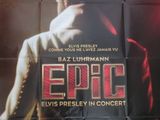 une image d'une affiche de cinéma pour le film « Epic », mettant en scène Elvis Presley en concert
