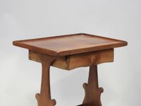 Table tricoteuse en bois mouluré, le plateau rectangulaire, … (photo 2)