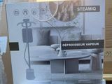 une boîte sur laquelle est représentée une table basse et une lampe