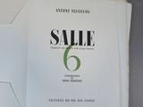 un livre ouvert sur lequel figure l'image d'une promotion