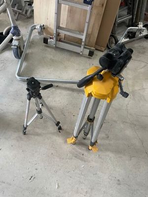 2 trépieds - Photo 1