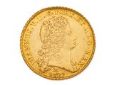 gros plan d'une pièce d'or sur une surface blanche