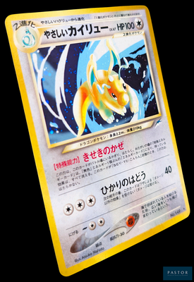 une carte Pokémon sur laquelle figure un Pokémon jaune et blanc