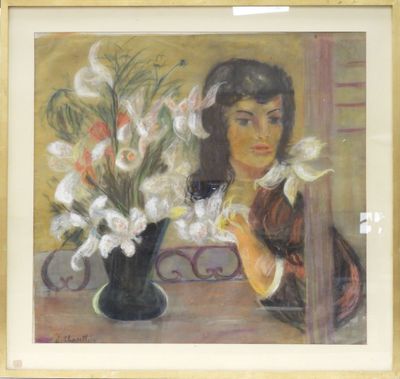 un tableau représentant une femme avec des fleurs dans un vase posé sur une table