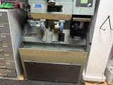 l'image d'une machine installée dans une pièce