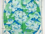 une image représentant un foulard à motifs floraux bleus et verts sur fond blanc