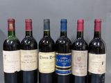 six bouteilles de vin sont alignées dans une rangée