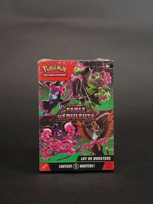 gros plan d'une boîte de cartes pokemon sur une table