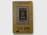 un lingot d'or dans un emballage, sur fond blanc