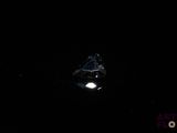 l'image d'un diamant dans l'obscurité de la nuit