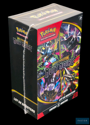 La boîte regorge de cartes Pokémon de toutes sortes.