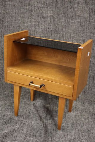 VINTAGE - Chevet, travail français vers 1950. H 52 L 46 l 25 cm
