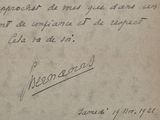 une lettre manuscrite sur une feuille de papier sur laquelle il y a des mots