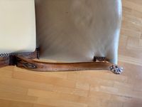 Un fauteuil à la reine en bois sculpté à décor de feuillages… (photo 4)